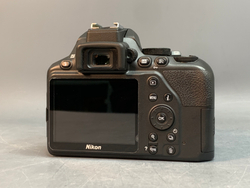 Nikon D3500 Kit 18–55mm f/3.5–5.6 G VR II 20 кадров