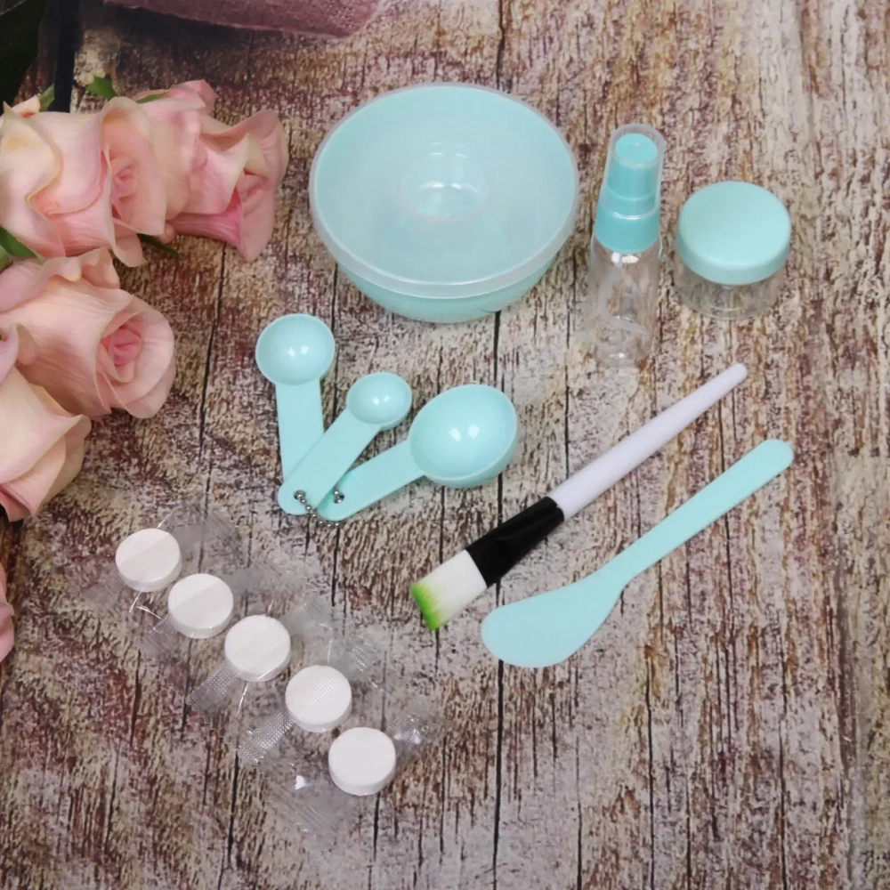 Набор косметический «Beauty», кисточка и лопатка, чаша и 5 масок, три мерных ложки, баночка и пульверизатор, микс 2 цвета, 16*24
