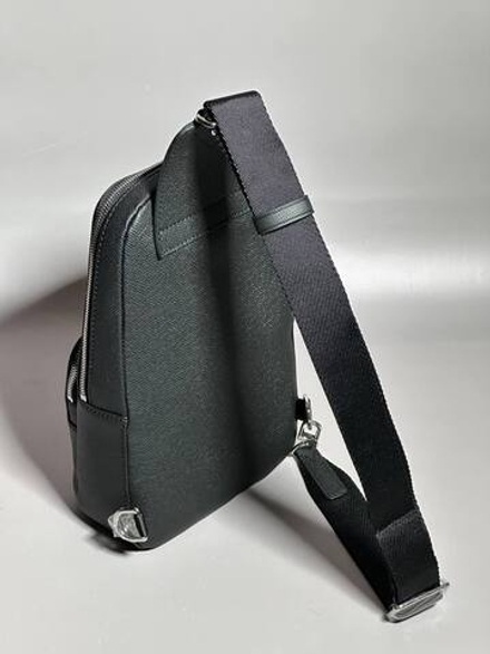 Сумка-мессенджер Louis Vuitton