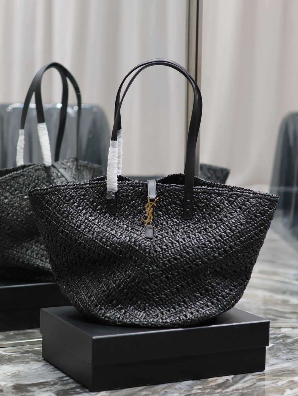 Saint Laurent Panier Medium in Raffia
