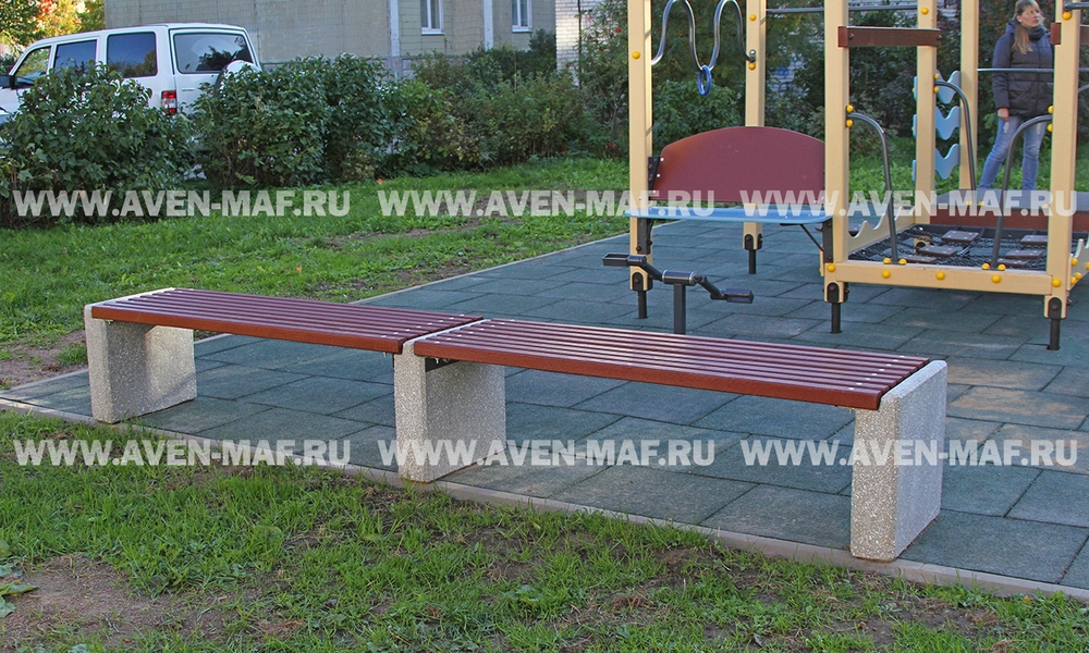 Скамейка на бетонном основании