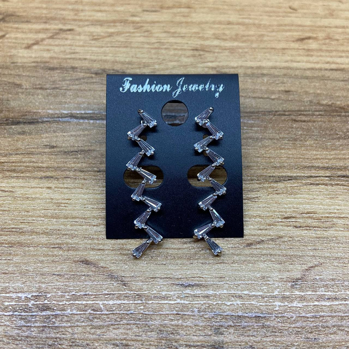 Серьги-гвоздики Зигзаг 10 цирконов металл серебристый
