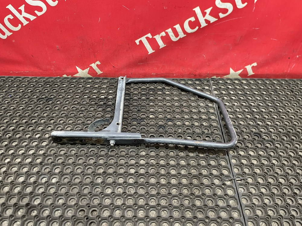 Поручень за кабиной