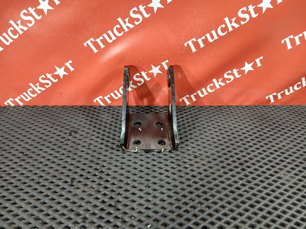 Кронштейн амортизатора переднего