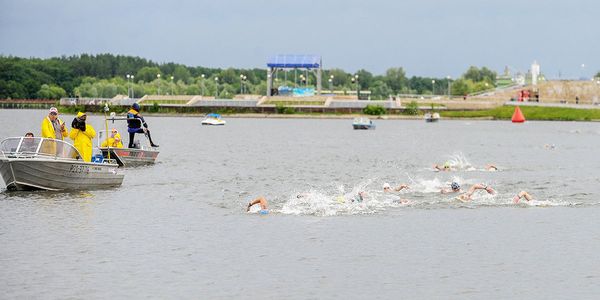 Долгов и Курцева выиграли первый крупный старт сезона на открытой воде в России