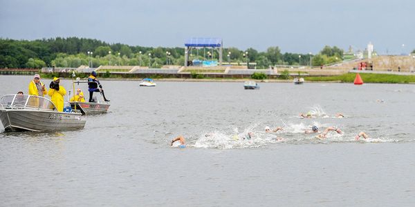 ДОЛГОВ И КУРЦЕВА ВЫИГРАЛИ ПЕРВЫЙ КРУПНЫЙ СТАРТ СЕЗОНА НА ОТКРЫТОЙ ВОДЕ В РОССИИ