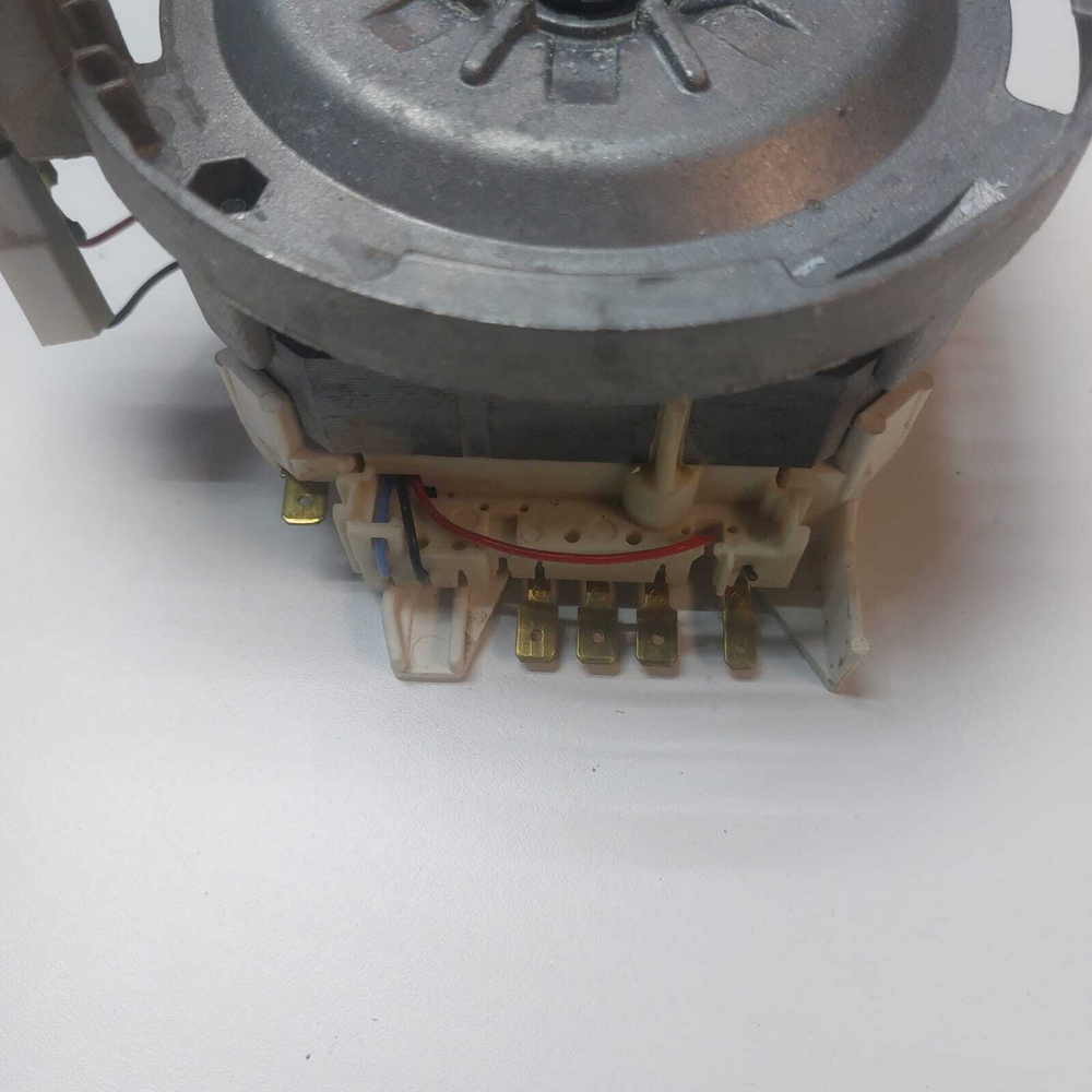 6 Двигатель циркуляционного насоса Bosch 9000445493 б/у для посудомоечной машины
