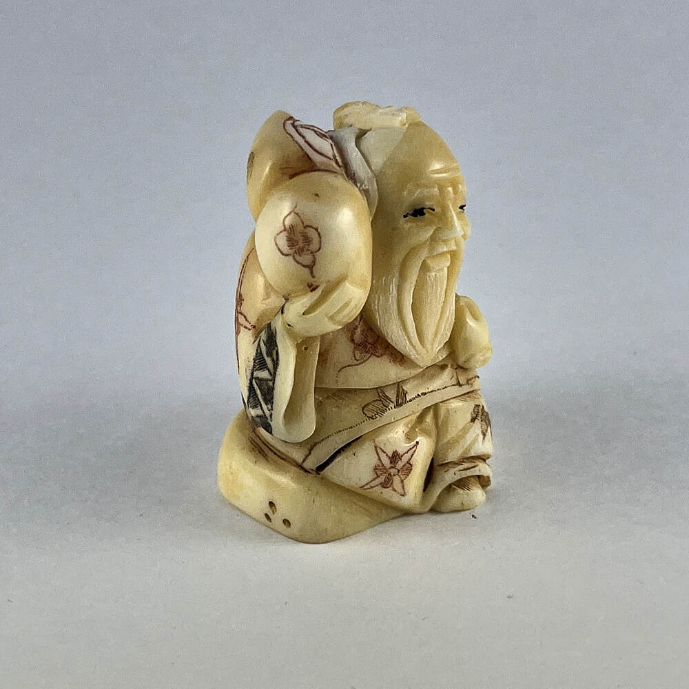 Статуэтка нэцкэ Монах с тыквой-горлянкой и персиком