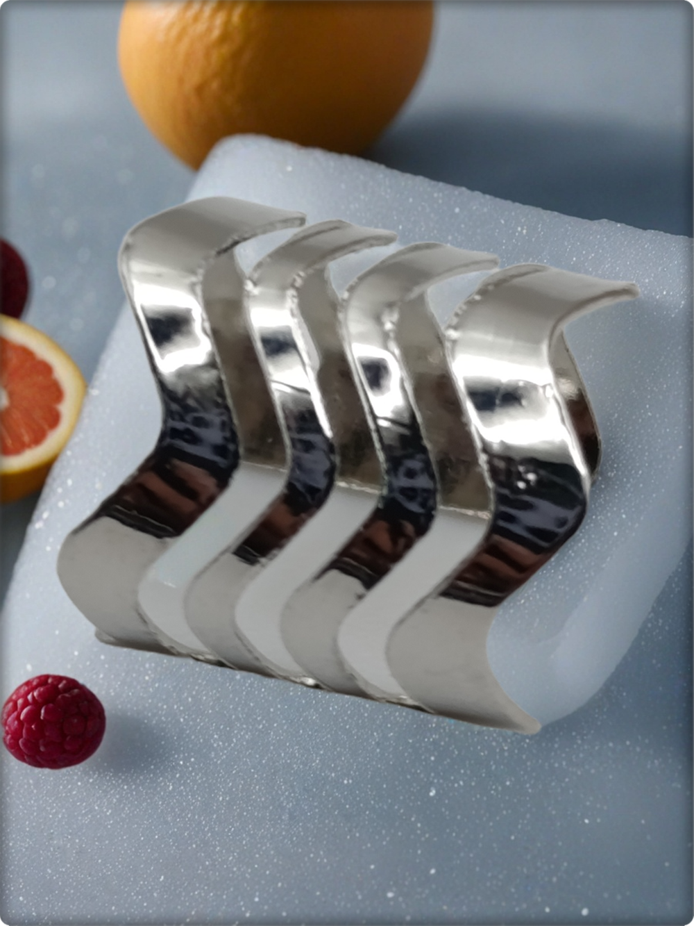 Клипса без прокола уха серебристая.