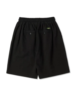 Шорты с высокий посадкой и неоновыми шнурками