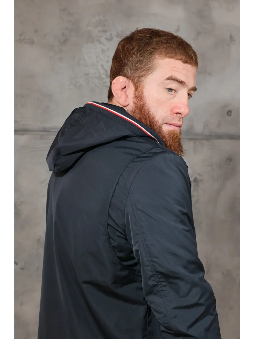 Ветровка прямого кроя с капюшоном