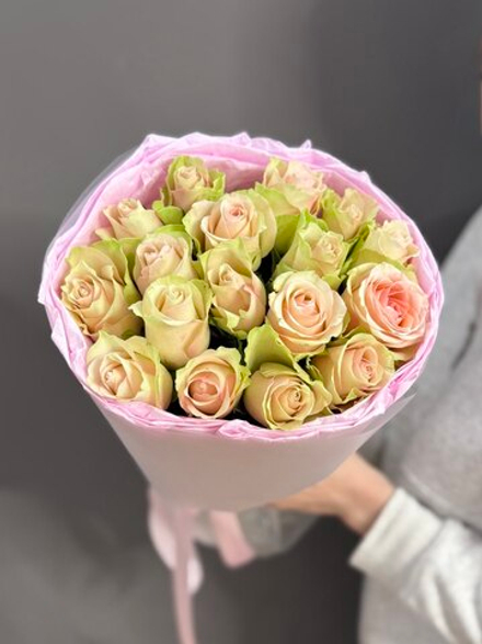 Букет из 17 роз сорта "Ла Белла" (Кения 40 см)