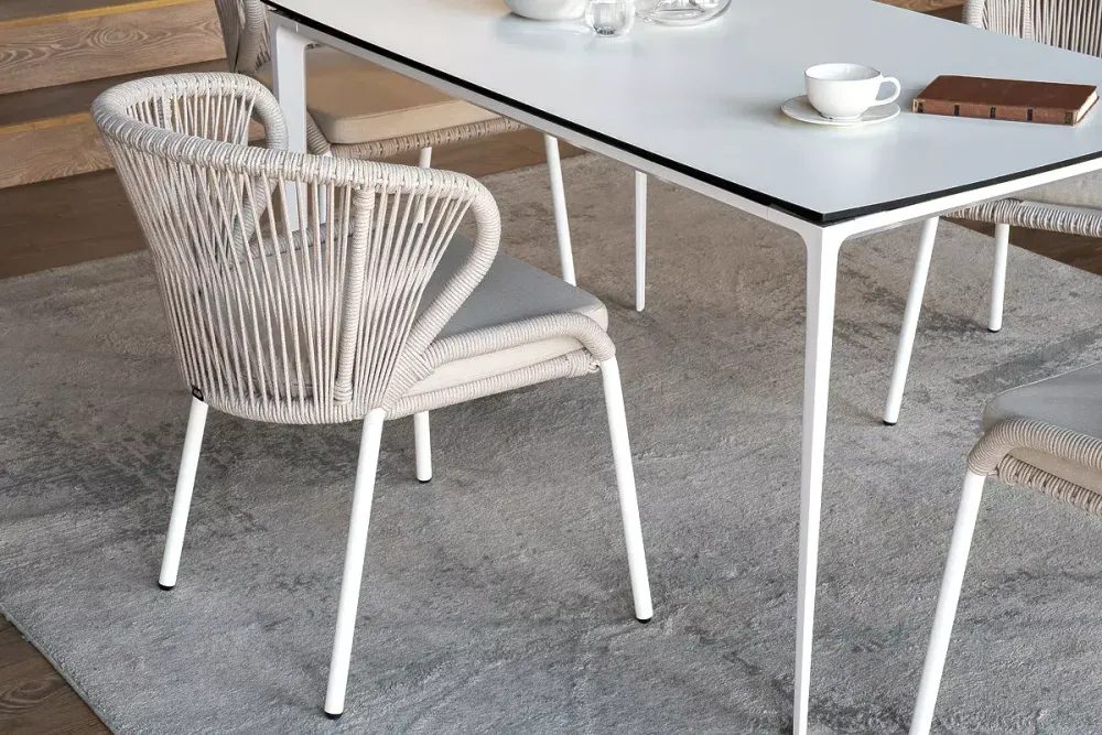 "Малага" обеденная группа на 4 персоны со стульями "Милан", каркас белый, роуп бежевый