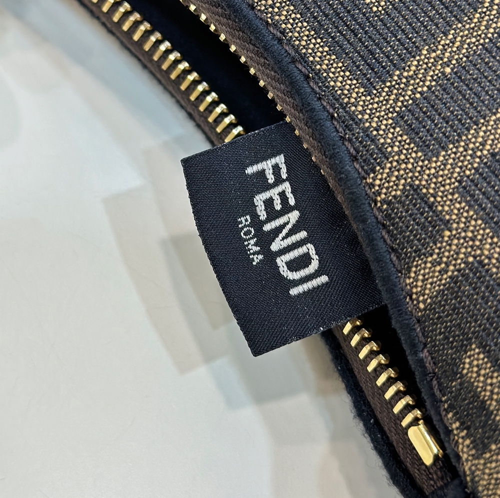 Fendi Fendigraphy Nano 16 cm