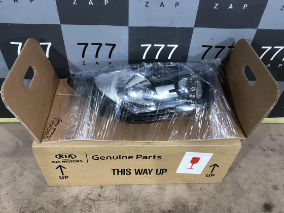 Фара правая Kia Picanto 2 (TA) 11-17 Новая Оригинал 921021Y011