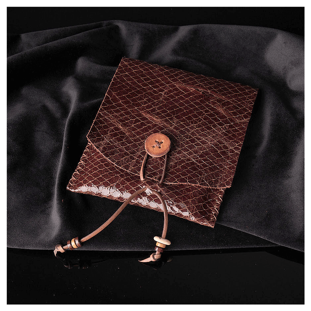 Кожаная обложка на паспорт «Рысь»