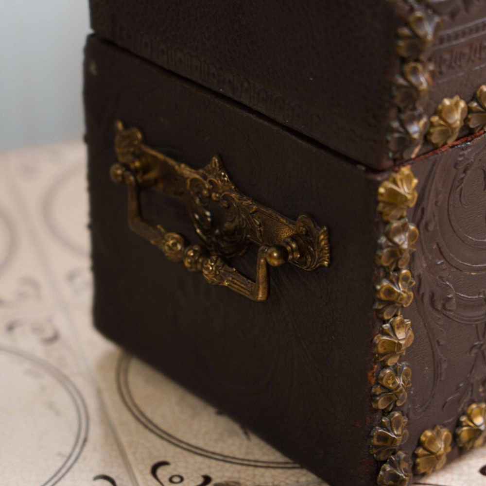 Антикварное издание: «Abrégé De L’histoire Universelle