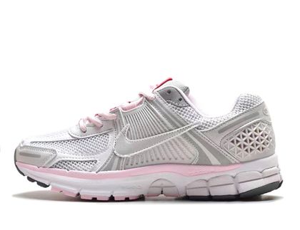 Nike Air Zoom Vomero 5. 30