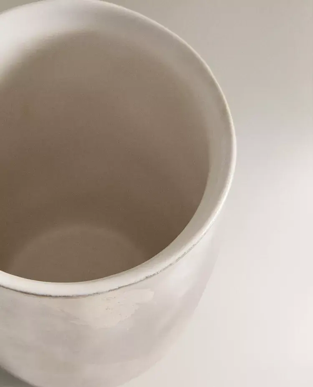 ZARA HOME ДЕРЖАТЕЛЬ ДЛЯ ЗУБНЫХ ЩЕТОК ИЗ КЕРАМИКИ С БЛЕСТЯЩЕЙ ОТДЕЛКОЙ, СЕРЕБРЯНЫЙ