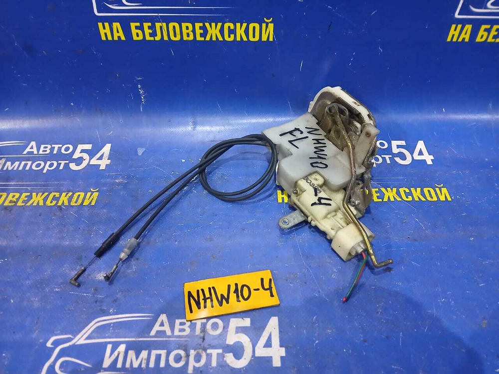 Замок двери передней левой TOYOTA PRIUS 1998