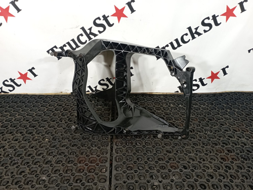 Кронштейн фары правой 2018г