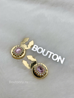 Накладка на пуговицу золотистая с прямоугольным розовым стразом
