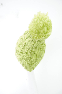 Шапка зеленая с помпоном на 9+ лет