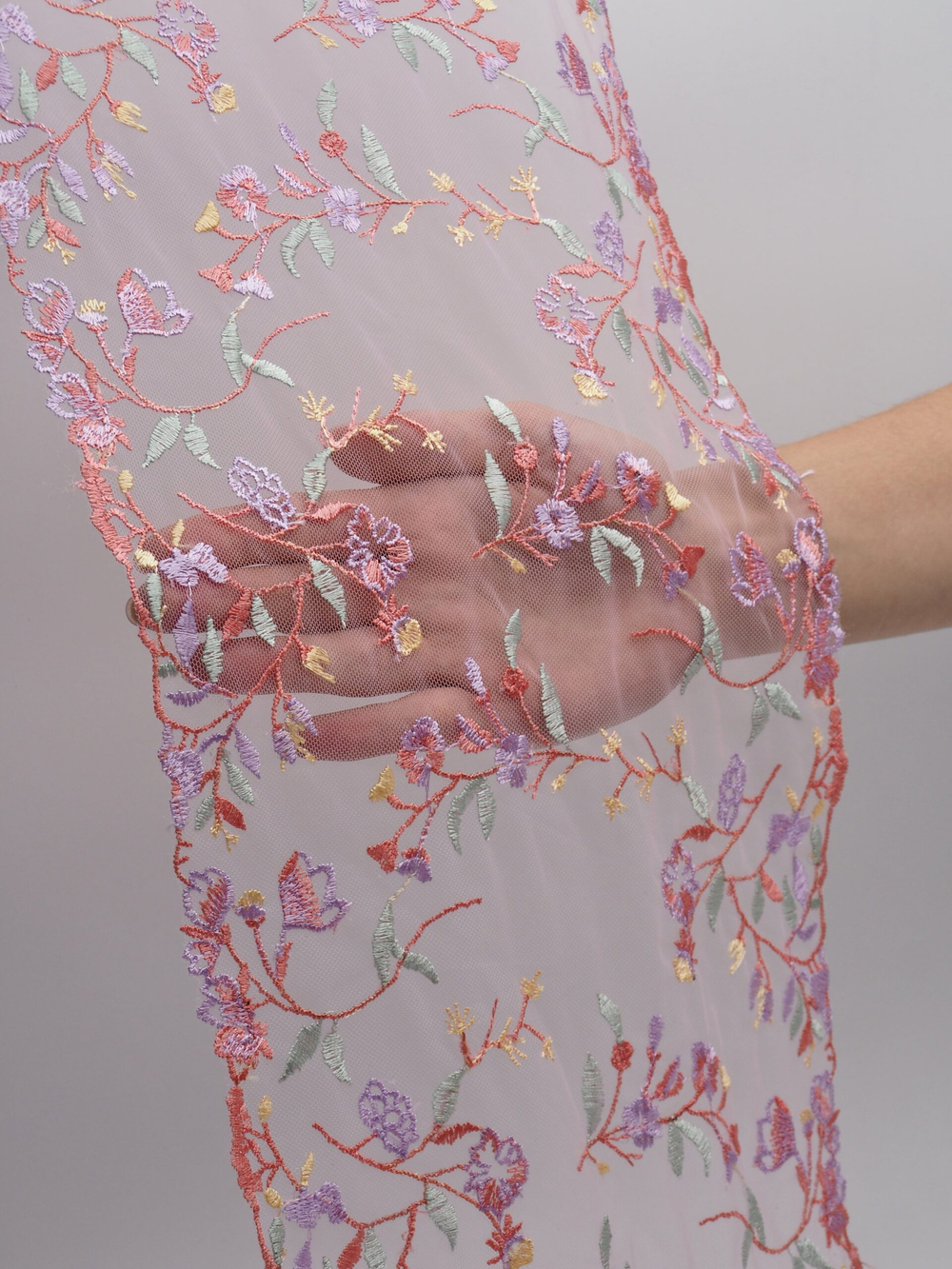 Вышивка на сетке светло-розовая с мультиколор неэластичная ширина 22 см