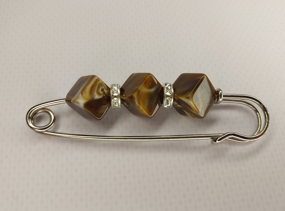 Булавка брошь "Коричневые камешки" для кардигана, пальто, платков, костюмов, шарфа, одежды .Цвет коричневый.