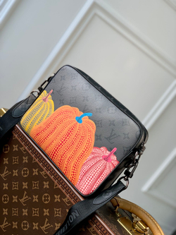 Louis Vuitton Trio Messenger