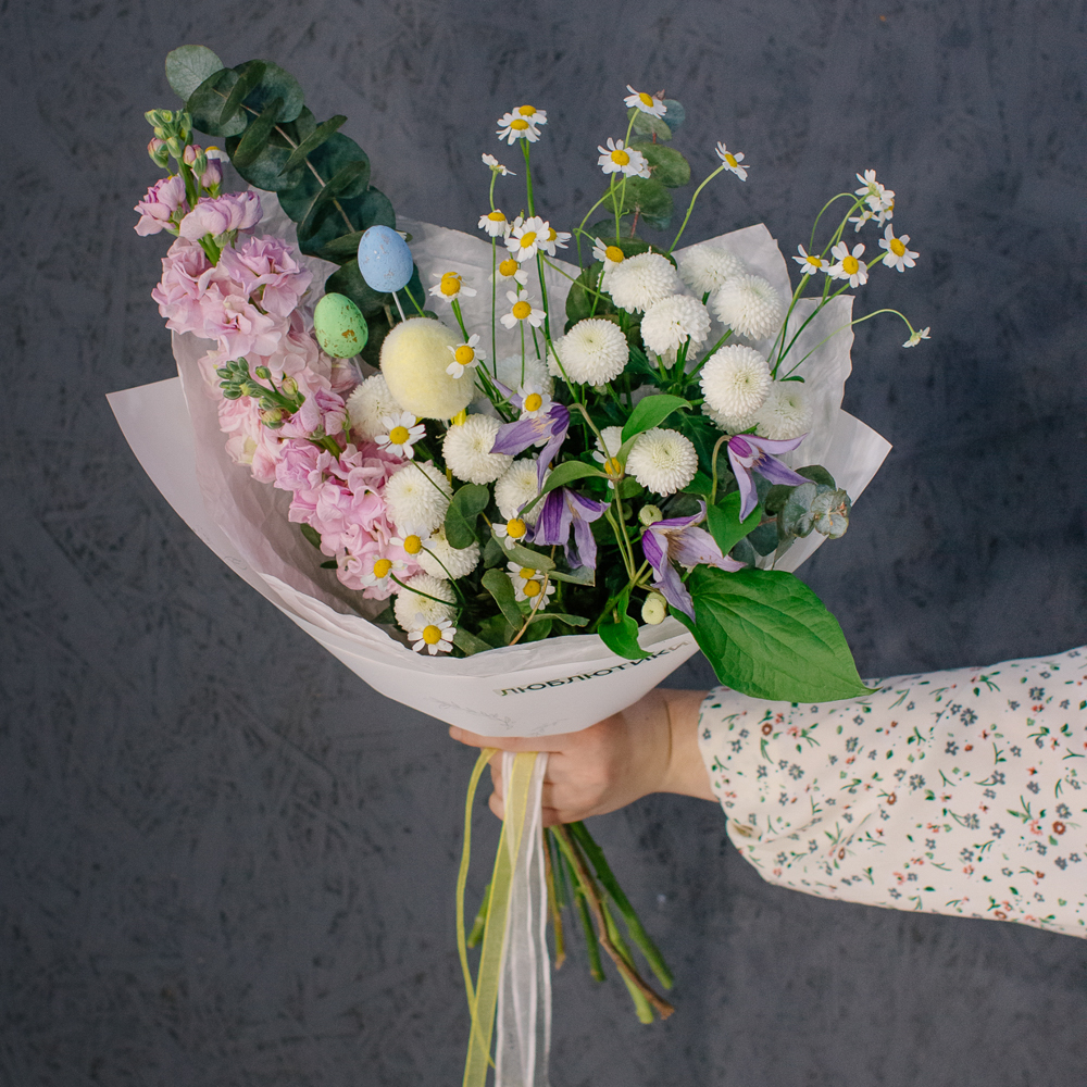 172. Ароматный весенний букет с маттиолой и ромашками
