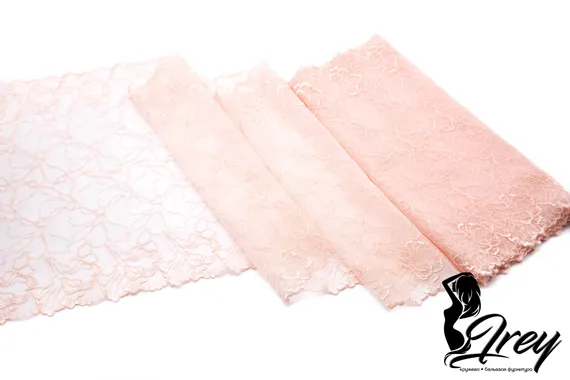 05-88 Вышивка на неэл. сетке 28 см, телесный