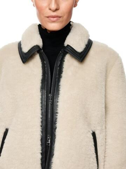 Marc Cain Куртка из эко-меха с декоративной пряжкой на рукавах