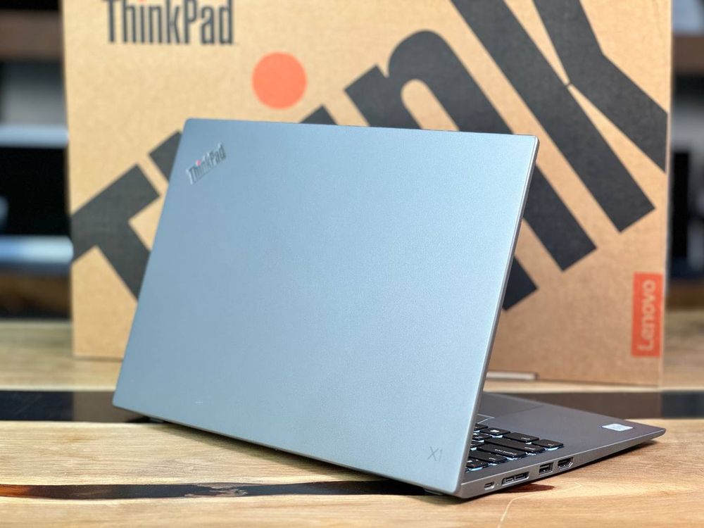 14" Ноутбук Lenovo ThinkPad X1 Carbon Gen 6 Silver (2560x1440, Intel Core i7-8650U, RAM 16ГБ, SSD 512ГБ, Intel UHD Graphics 620, Win 10Pro)