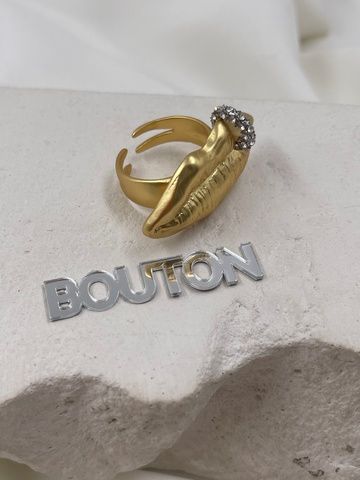 Кольцо губы Скиап в цвете золото