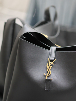 Saint Laurent Large Le 5 A 7 Supple 31 cm