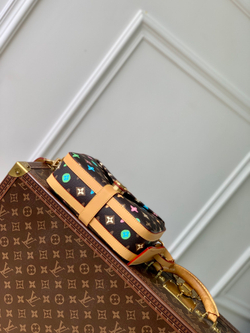 Louis Vuitton Envelope Messenger