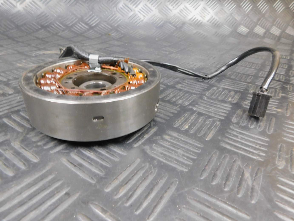 Генератор Kawasaki ZZR 400 98 053007