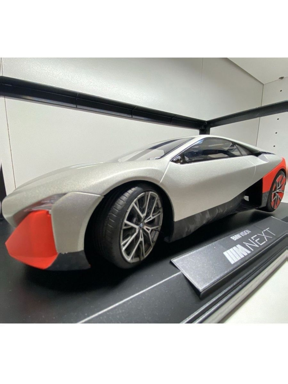 Модель BMW масштабная Vision M next 2019 1:18