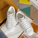 Женские кеды кроссовки Louis Vuitton в белом цвете с логотипом