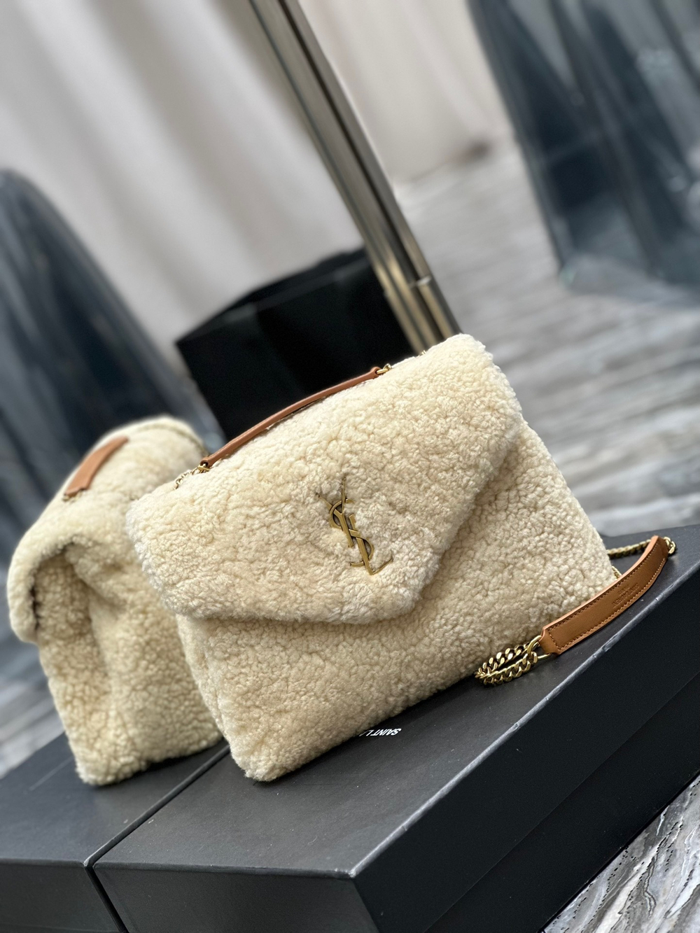 Saint Laurent Loulou 25 cm