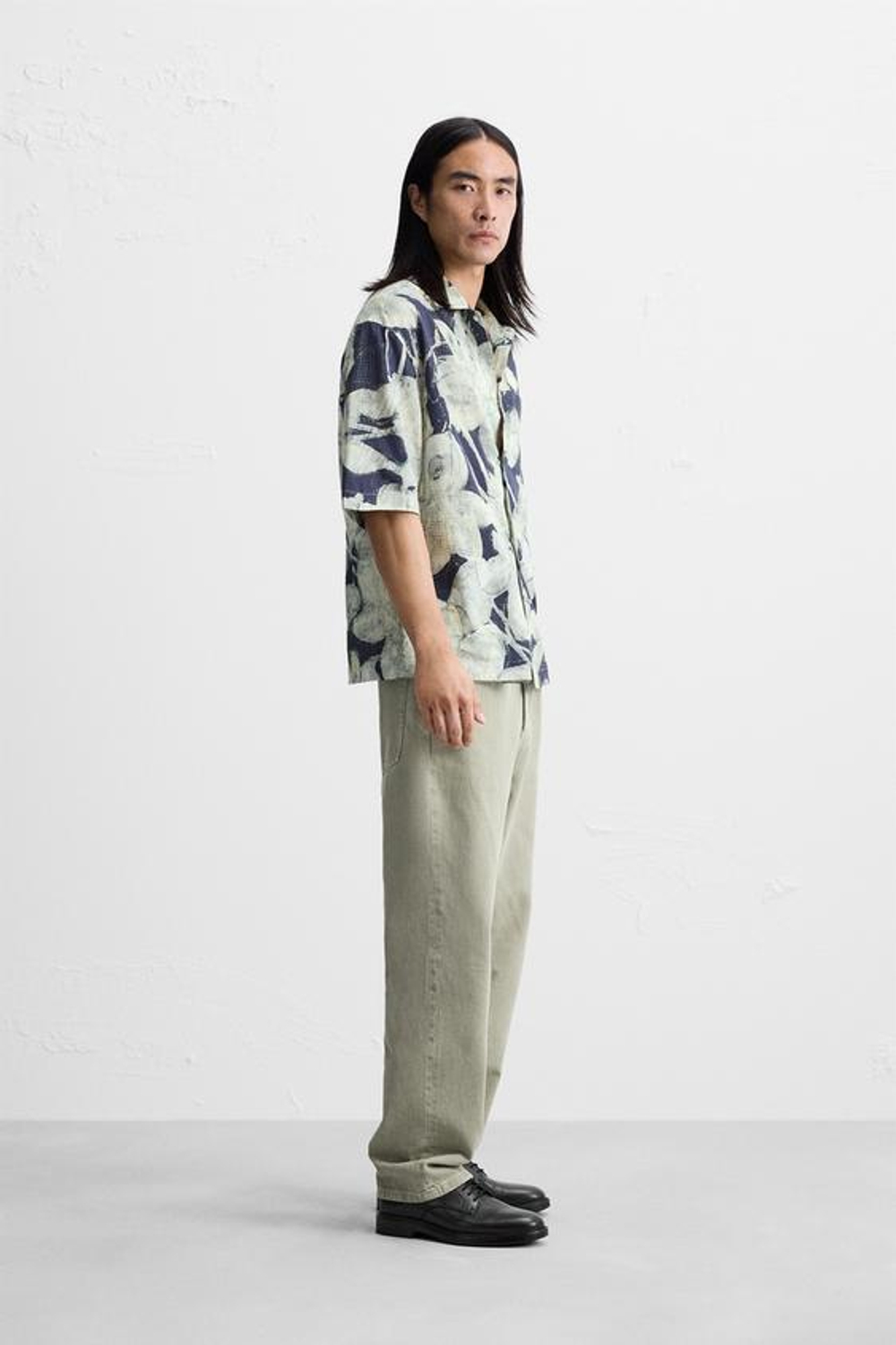 ZARA РУБАШКА С АБСТРАКТНЫМ ПРИНТОМ, ИНДИГО