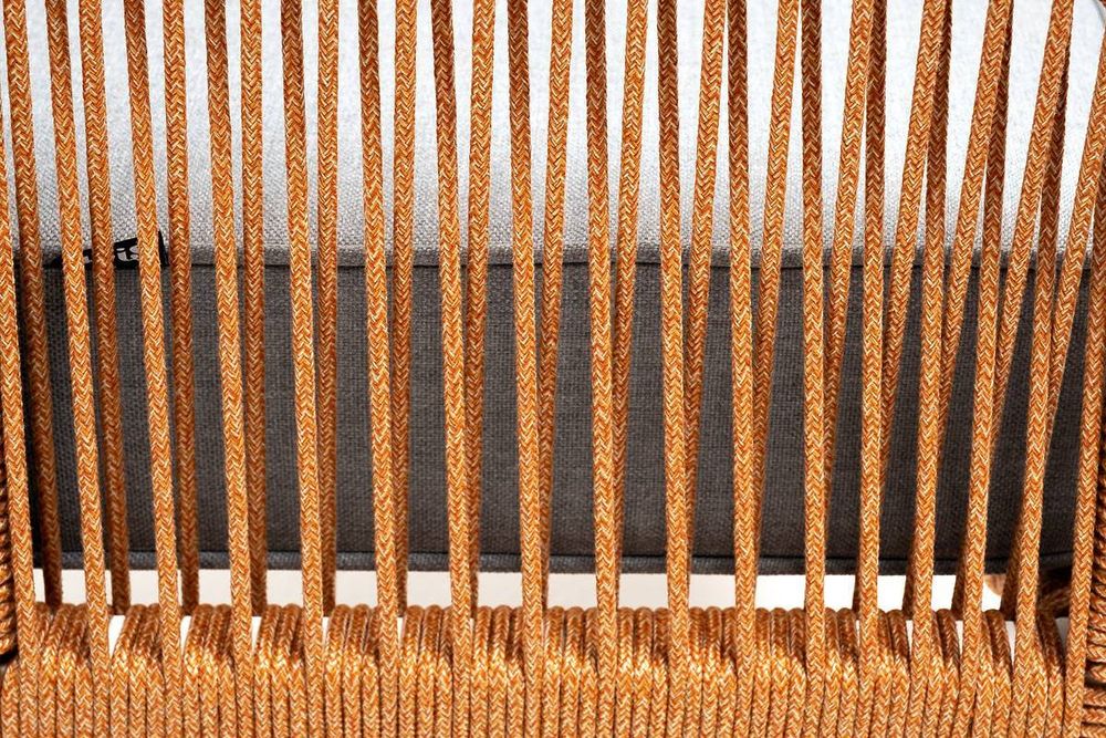 "Канны" кресло плетеное из роупа, каркас алюминий светло-серый (RAL7035) муар, роуп оранжевый меланж круглый, ткань светло-серая