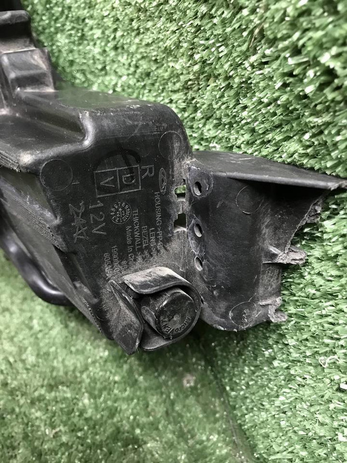 Битый Указатель поворота правый Omoda C5 (22-нв)