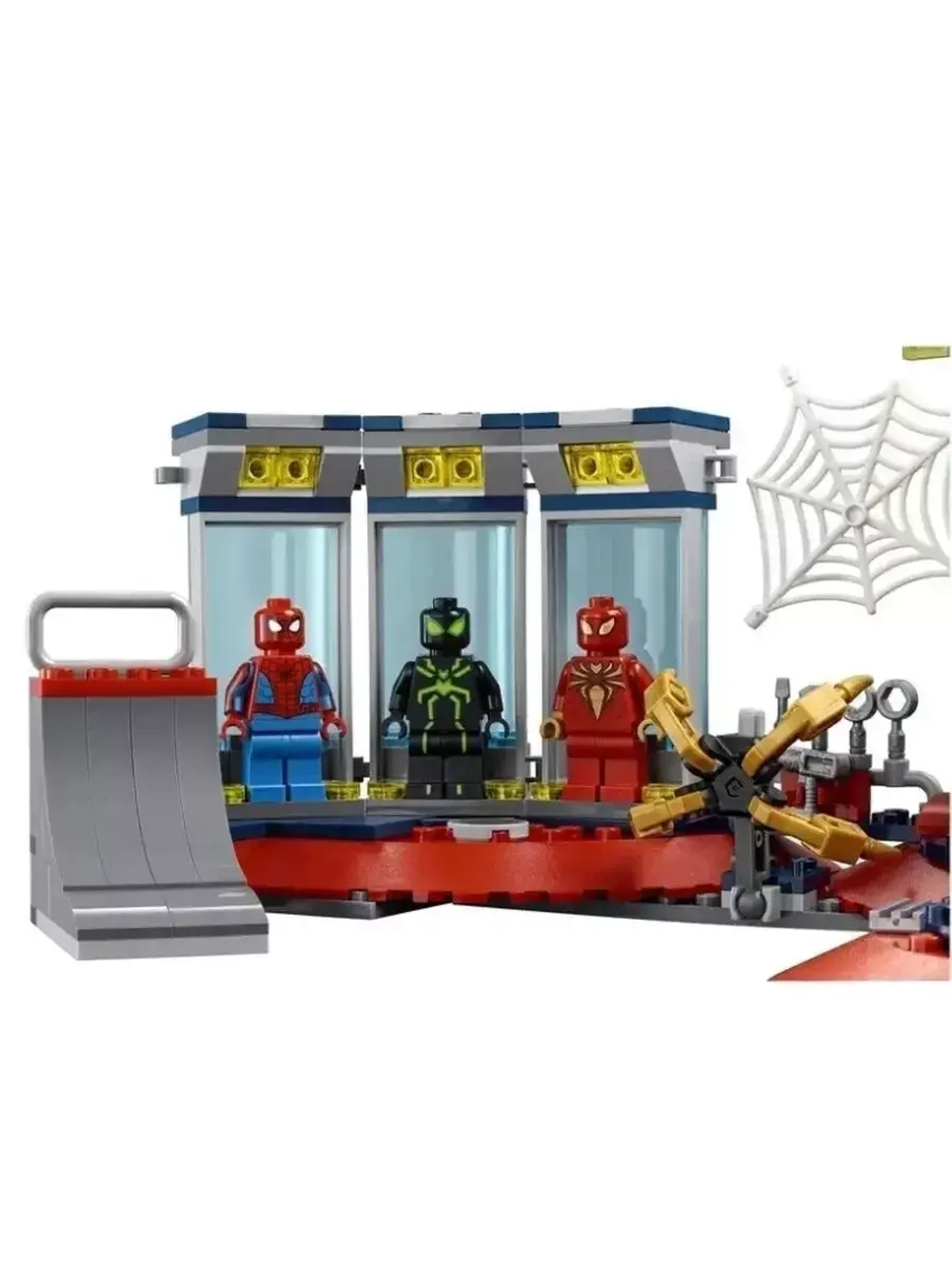 Конструктор Нападение на мастерскую паука 684 детали 60095