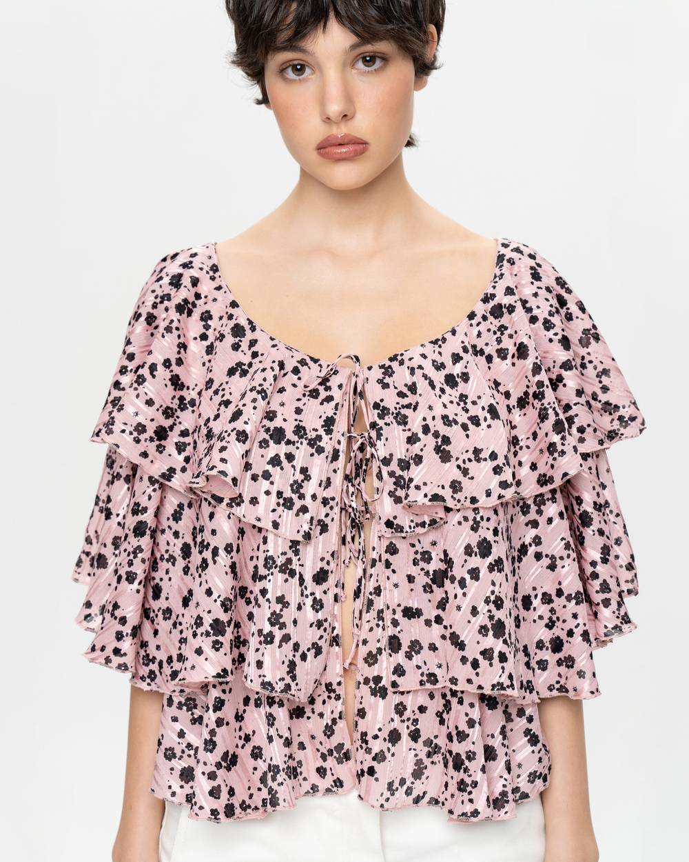 Блуза из шифона с воланами на завязках