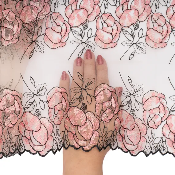 Вышивка на сетке телесная/розы 26 см