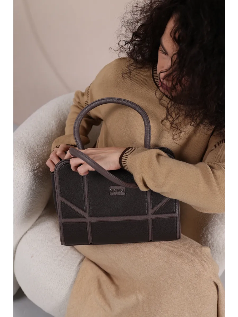 Сумка через плечо средняя классическая