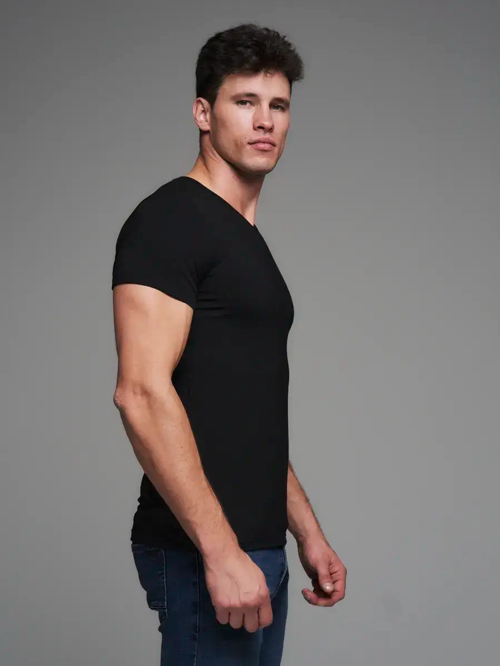 Футболка V-вырез однотонная облегающая