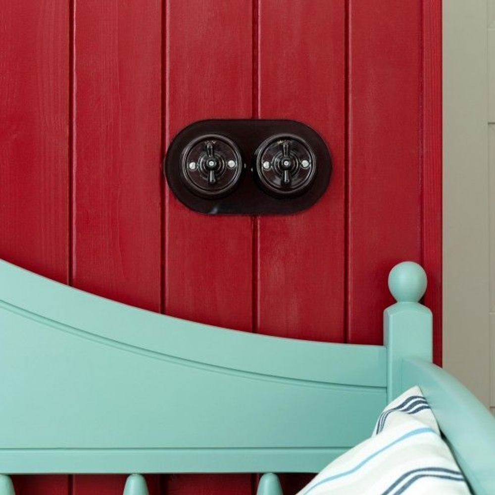 Переключатель / выключатель одноклавишный (черный) Ретро